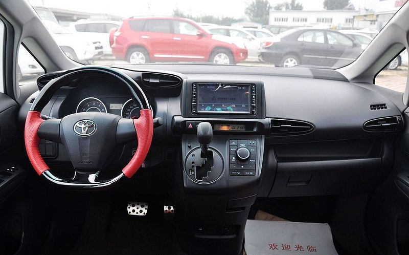 Toyota Wish - Interior photos of.